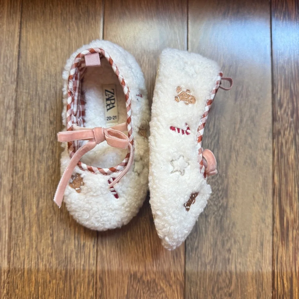 Zara Kids Christmas White and Pink Shoes Size 5.5 Toddler